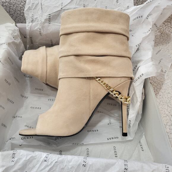 NIB Guess Women's ADILEE peep toe Ankle Boot Beige Suede SIZE 7.5 - Picture 1 of 6